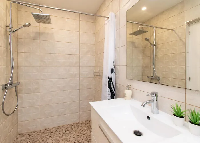 וילה Zarita Wonderful 6 Bedroom סן מיגל דה אבונה