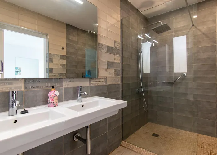 וילה Zarita Wonderful 6 Bedroom