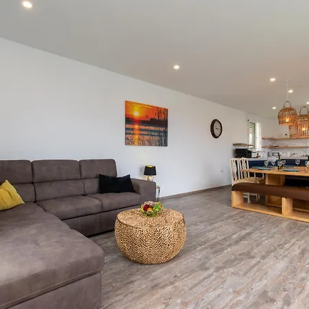 Zarita Wonderful 6 Bedroom Βίλα